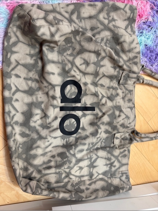 ALO Yoga Handbags - Shoulder Bags